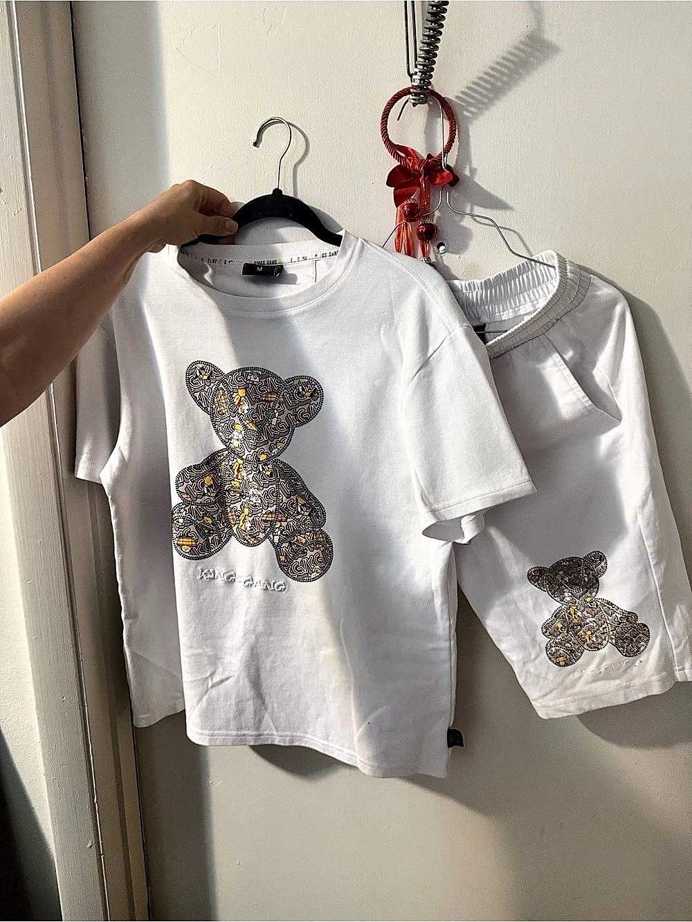 KINGS CROWN Boys M Graphic T-Shirt & Shorts Set White Like New